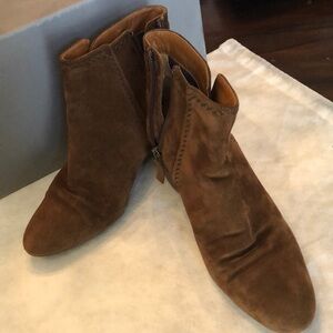 🤎Aquatalia Suede Side zippered stacked heel perfect booties